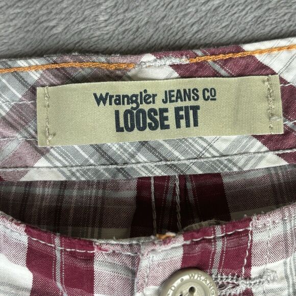 Wrangler Jeans Loose Fit Shorts Mens 36 x 10‎ Red Gray Plaid Casual Outdoor - Picture 4 of 11